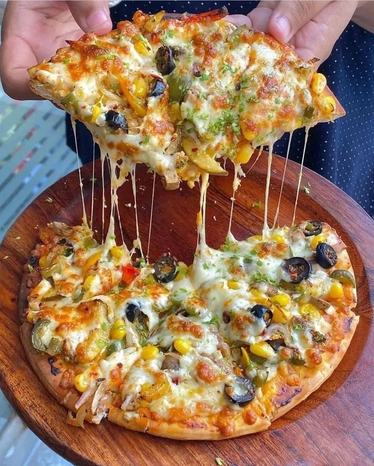 Wood-Fired Margherita Pizza (11-Inch Hand-Tossed)